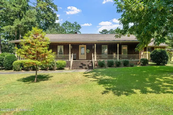 108 Pinecrest Street, Collins, MS 39428