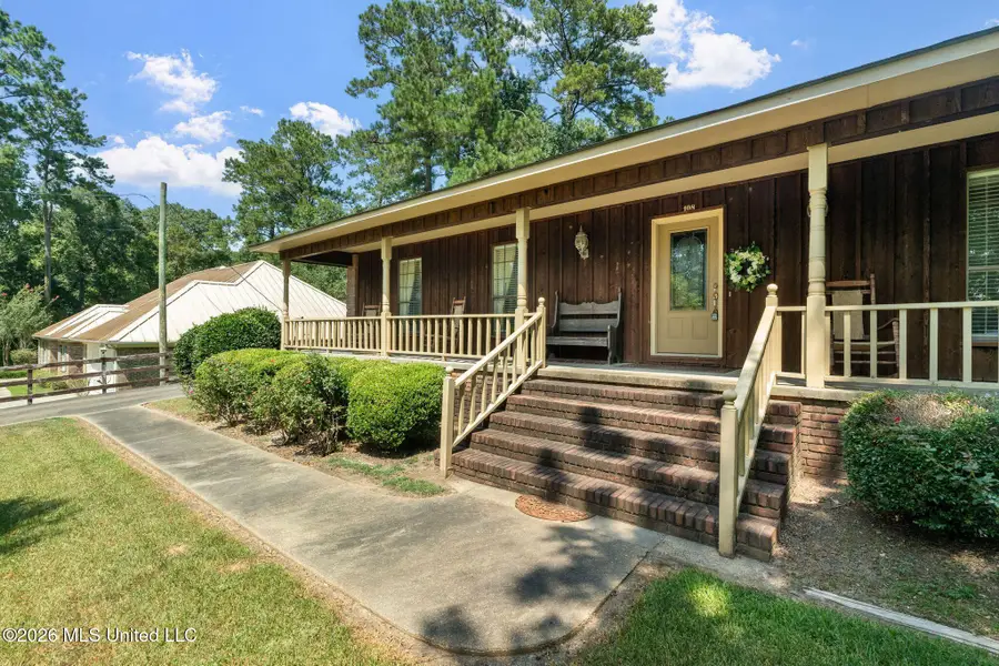 108 Pinecrest Street, Collins, MS 39428 - #2