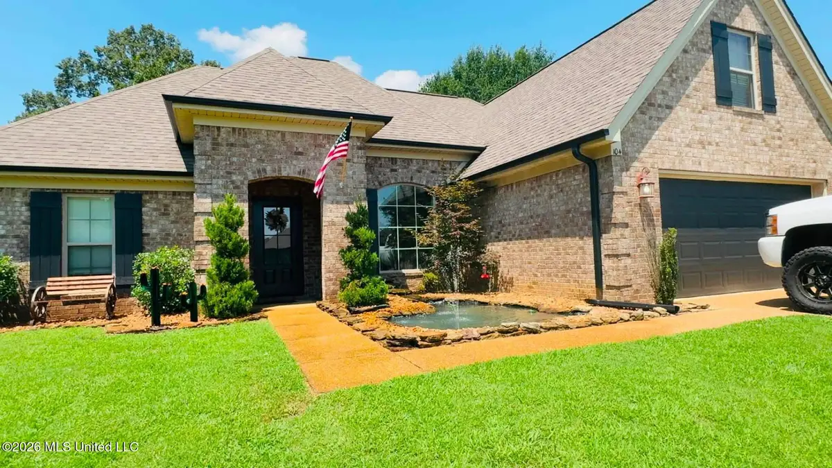 104 Creekside Drive, Senatobia, MS 38668 - #1