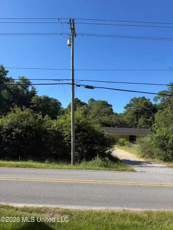 8120 Daisy Vestry Road, Biloxi, MS 39532