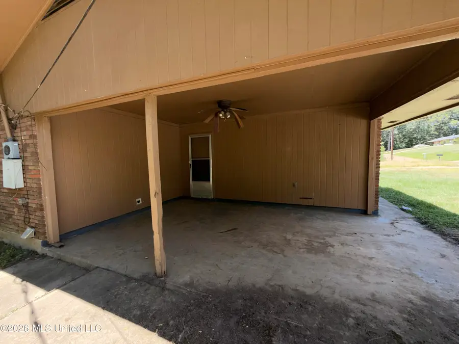 118 W Maple Street, Hazlehurst, MS 39083 - #2