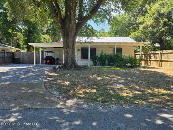 135 Eleanor Avenue, Pass Christian, MS 39571