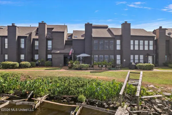 12 Lake Barnett Drive, Brandon, MS 39047