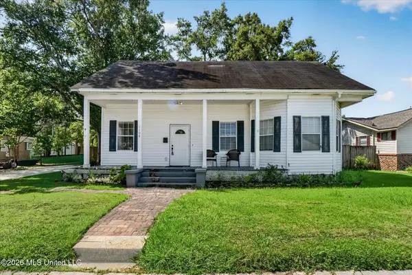 1108 Live Oak Avenue, Pascagoula, MS 39567