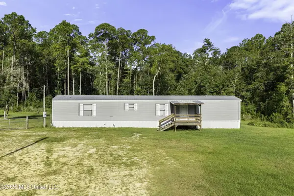 17427 Gardenia Street, Kiln, MS 39556