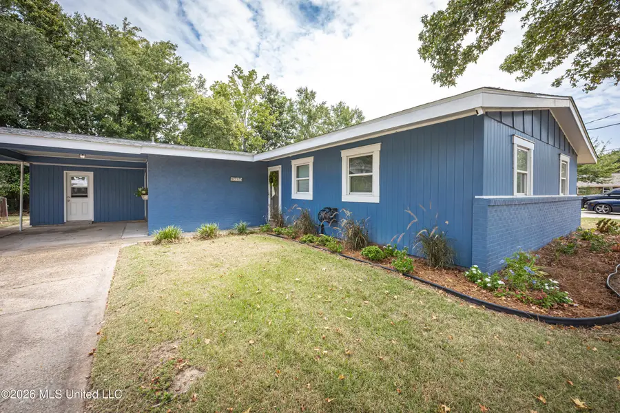 2717 Pinewood Avenue, Pascagoula, MS 39567 - #2