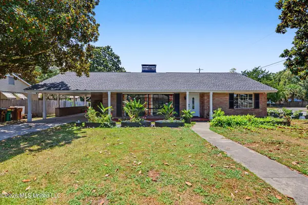 1095 Columbus Street, Biloxi, MS 39530