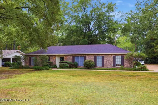 144 Colonial Circle, Jackson, MS 39211