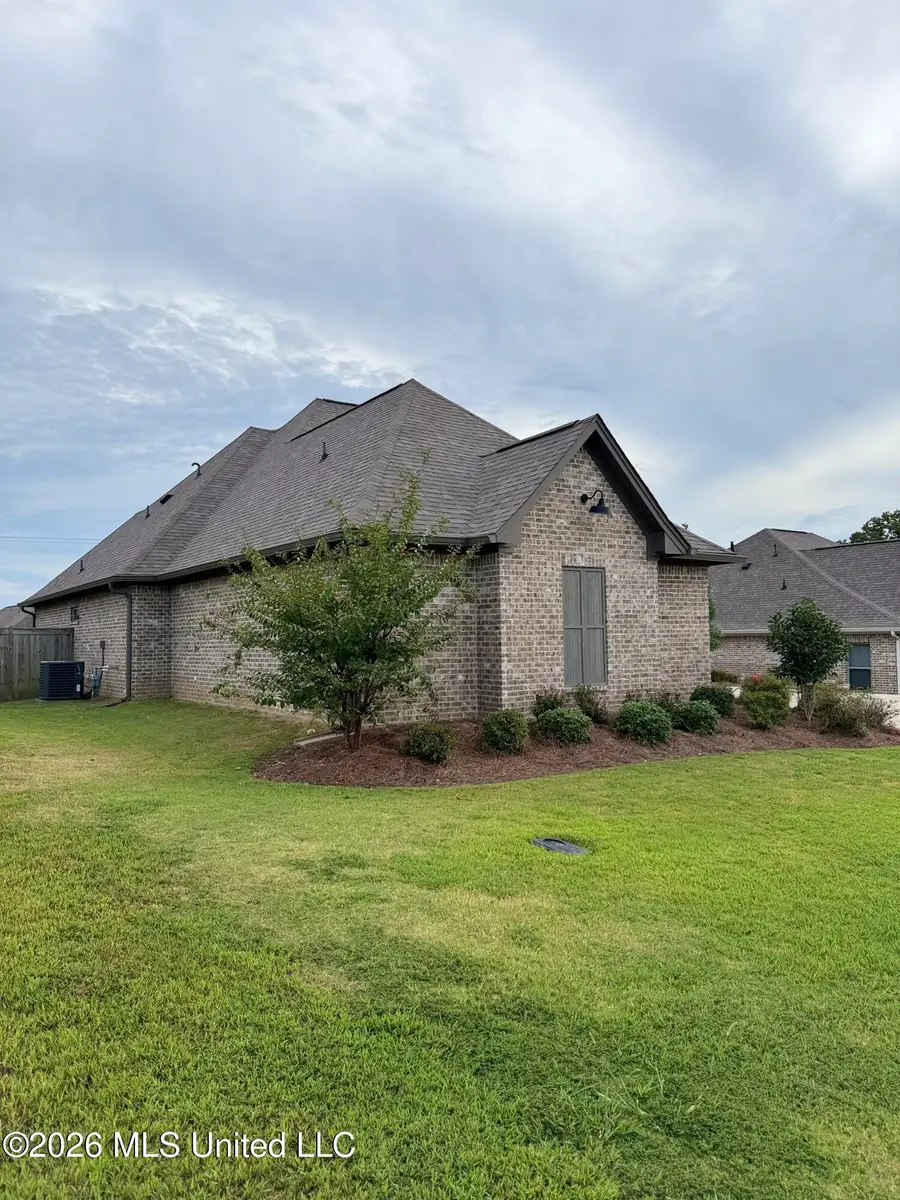 203 Ashbury Cove, Canton, MS 39046 - #2