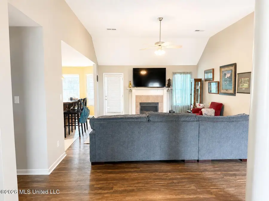 3158 S Pinetree Loop, Southaven, MS 38672 - #3