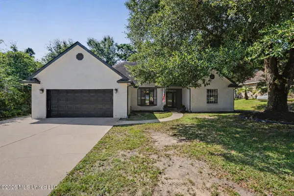 5562 E Diamondhead Drive, Diamondhead, MS 39525