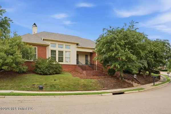 37 Village Green Circle, Jackson, MS 39211