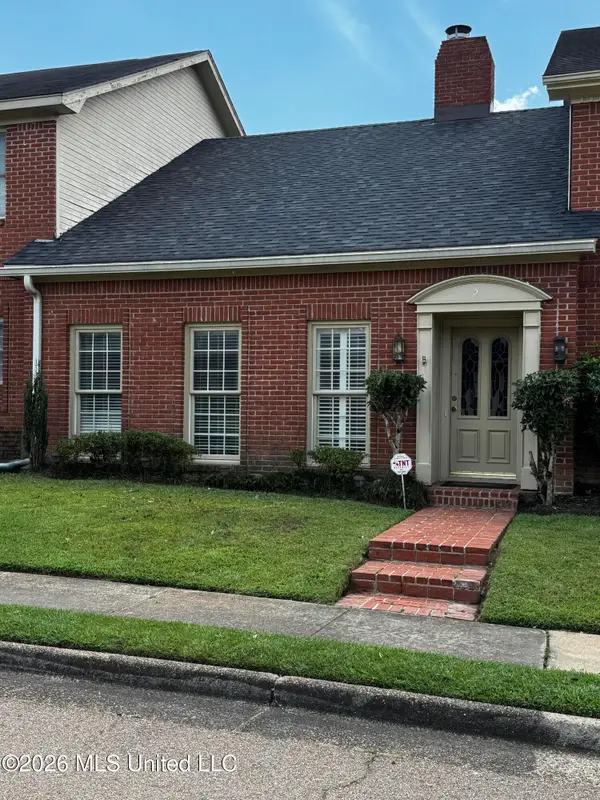 3 Village Green Circle, Jackson, MS 39211
