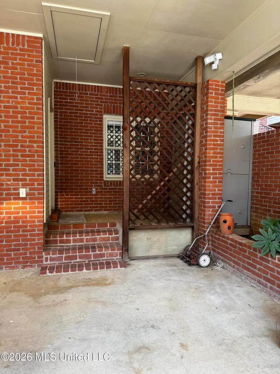 3 Village Green Circle, Jackson, MS 39211 - #2