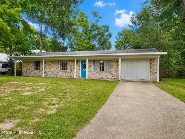 225 Eastland Boulevard, Ocean Springs, MS 39564