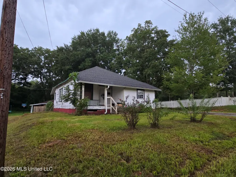 523 E College Avenue, Wiggins, MS 39577 - #2
