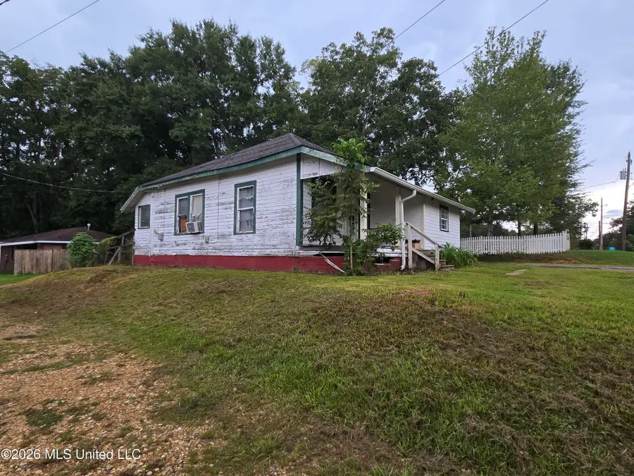 523 E College Avenue, Wiggins, MS 39577 - #3