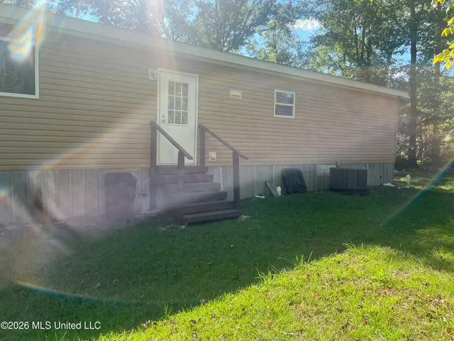 106 East Street, Edwards, MS 39066 - #3