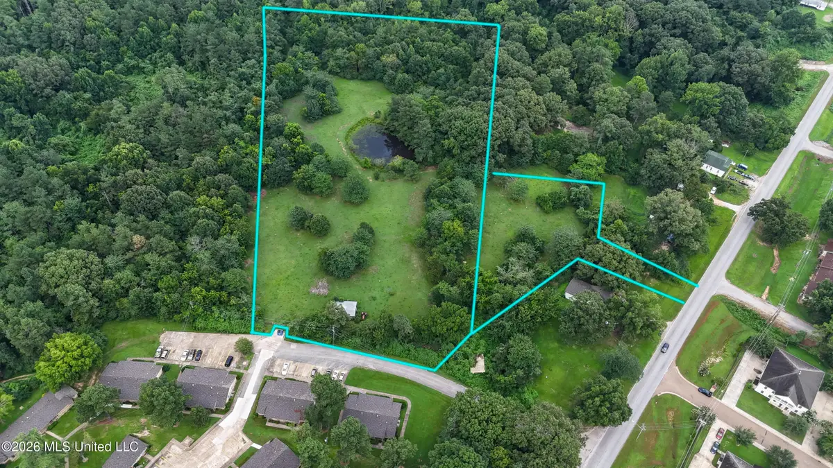 Apartment Driveway, Holly Springs, MS 38635 - #1