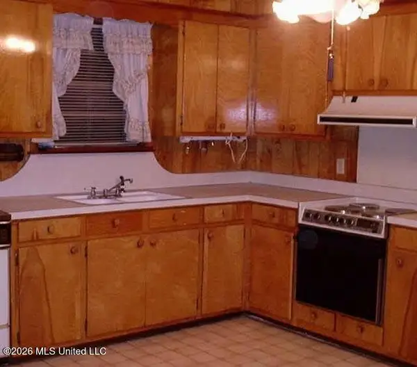 3060 Fleetwood Drive, Jackson, MS 39212