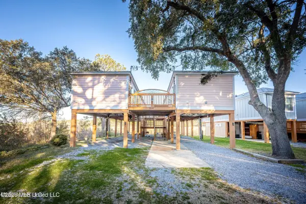 2231 E Simmons Bayou Drive, Ocean Springs, MS 39564