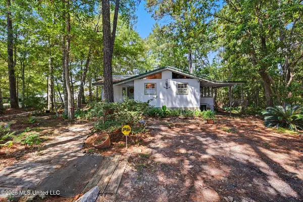 9204 Live Oak Avenue, Ocean Springs, MS 39564