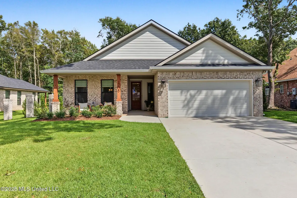 1708 Pelican Avenue, Ocean Springs, MS 39564 - #1