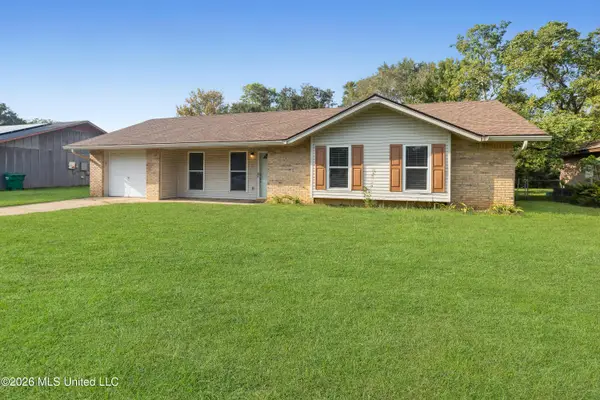 2 Stratford Place, Gulfport, MS 39503