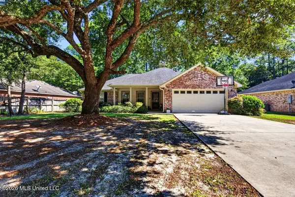 524 Oak Street, Ocean Springs, MS 39564