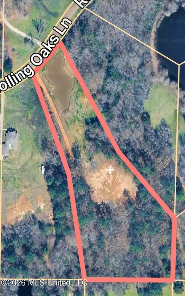 Rolling Oaks Lane, Senatobia, MS 38668