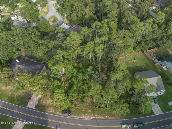 84128 Bayou Drive, Diamondhead, MS 39525