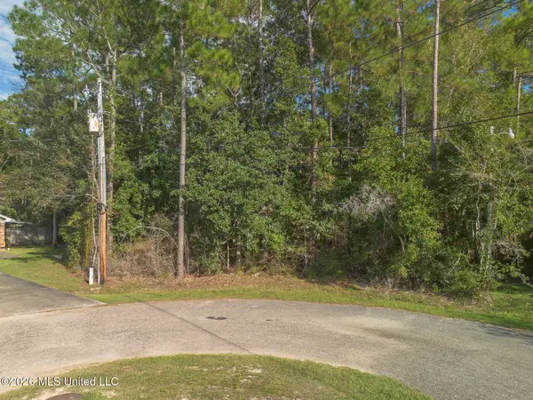 8412 Amoka Court, Diamondhead, MS 39525