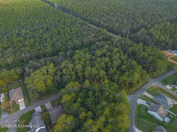 9989 Kahana Street, Diamondhead, MS 39525