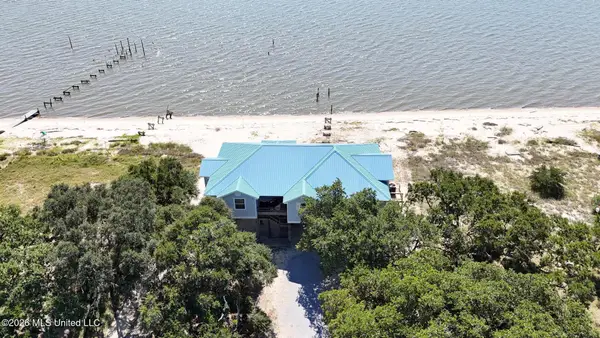 8217 Belle Fontaine Drive, Ocean Springs, MS 39564