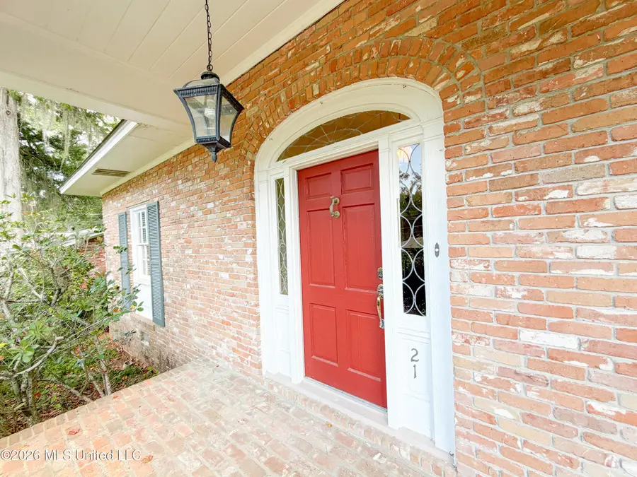 21 Oakhurst Drive, Natchez, MS 39120 - #3