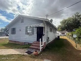 207 10th Street, Greenwood, MS 38930 - #3