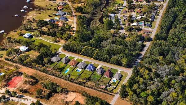 Wetzel Drive, Biloxi, MS 39532