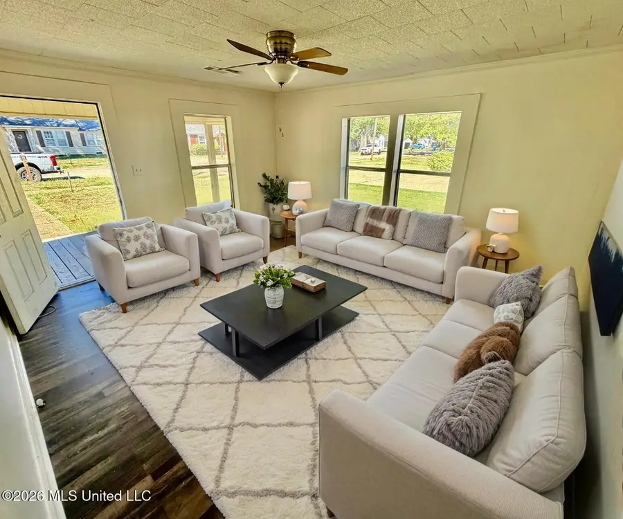 208 N 1st Avenue, Cleveland, MS 38732 - #3