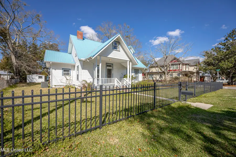 1209 Calhoun Avenue, Ocean Springs, MS 39564 - #3