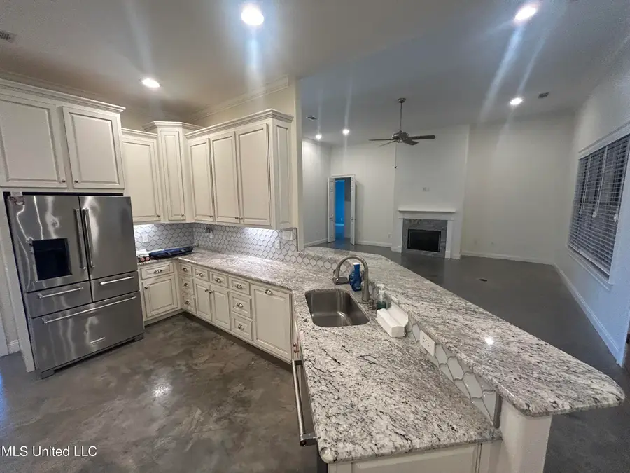 1306 Robert E Lee Drive, Greenwood, MS 38930 - #2