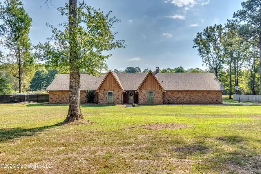 559 N Springlake Circle, Terry, MS 39170 - #2