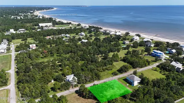 137 Oak Boulevard, Waveland, MS 39576