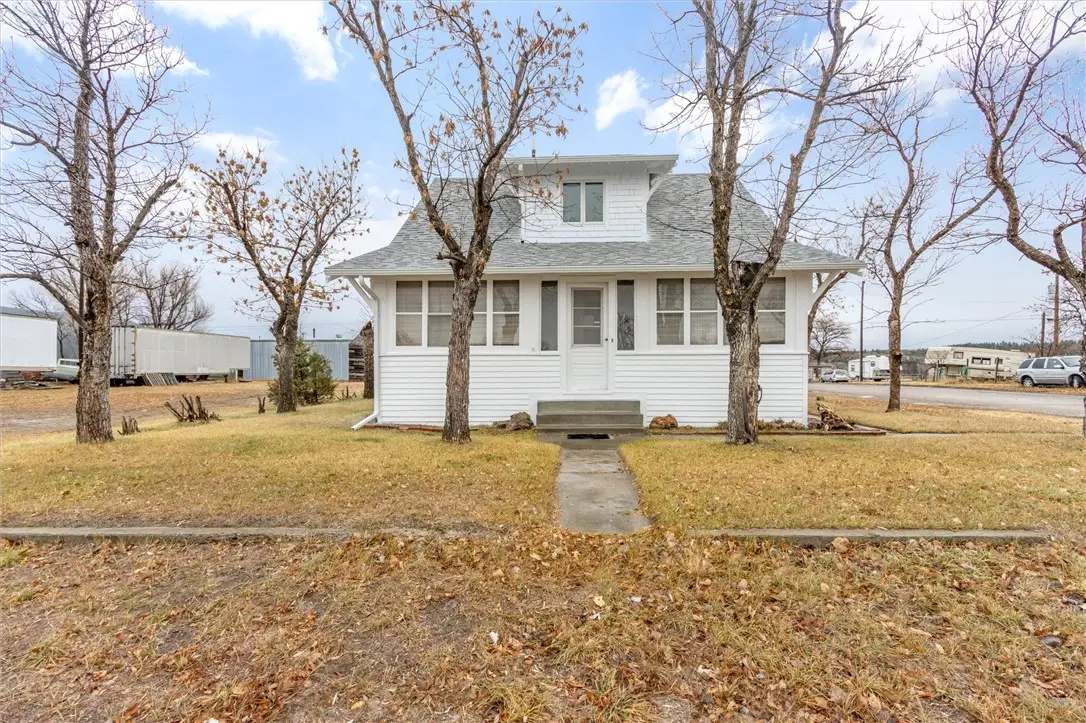 702 3rd Street E, Roundup, MT 59072 - Image #1