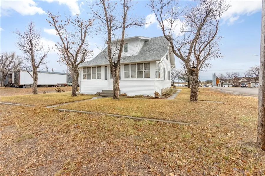 702 3rd Street E, Roundup, MT 59072 - Image #2