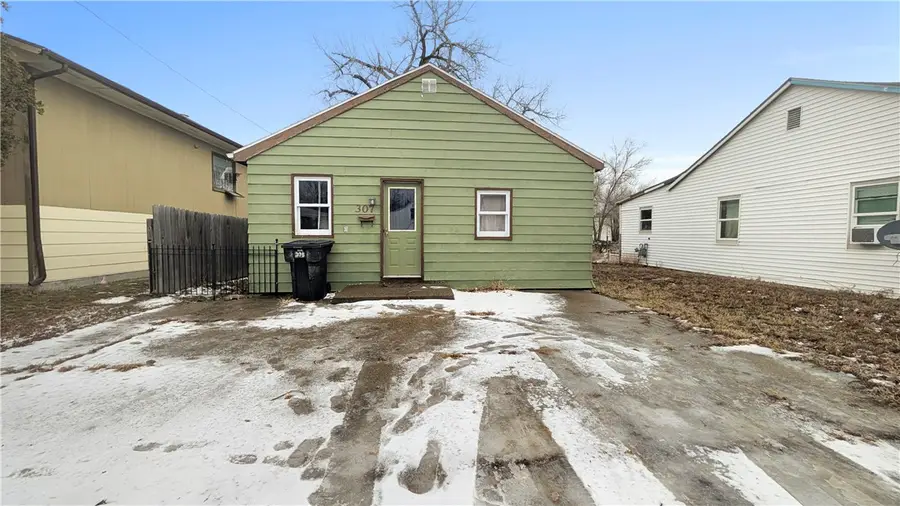 307 N Sargent Avenue, Glendive, MT 59330 - Image #2