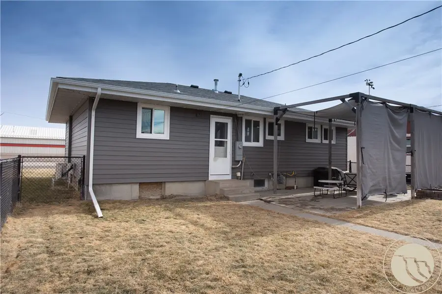 18 N Cody Avenue, Hardin, MT 59034 - #3