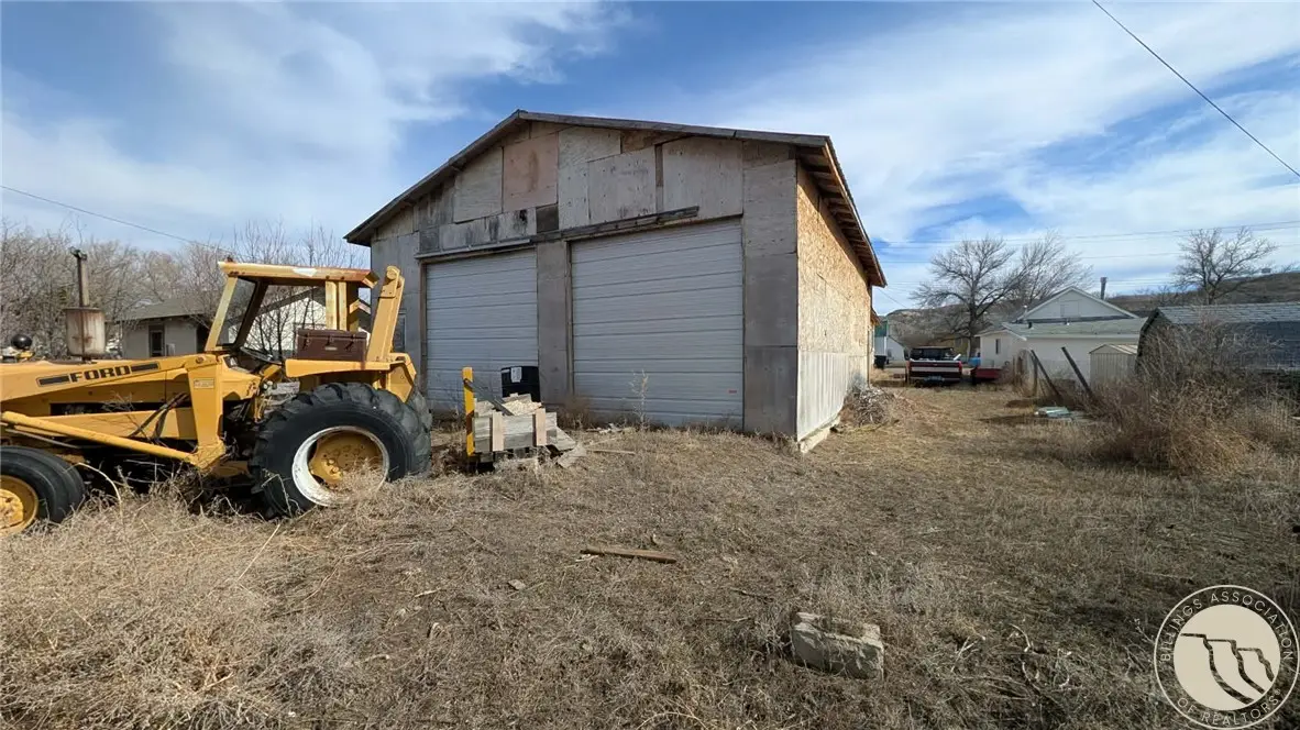 319 N Sargent Avenue, Glendive, MT 59330 - #1