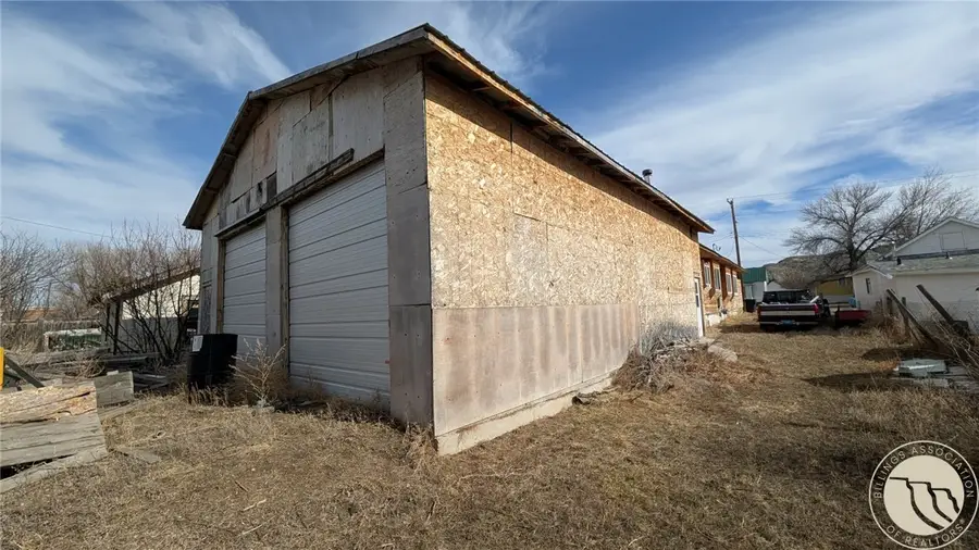 319 N Sargent Avenue, Glendive, MT 59330 - #2
