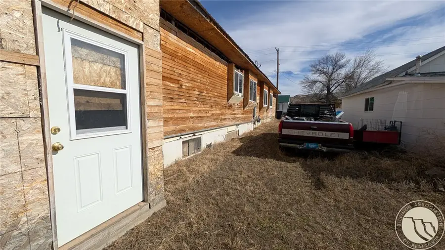 319 N Sargent Avenue, Glendive, MT 59330 - #3