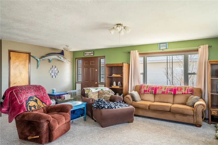 1109 N Crawford Avenue, Hardin, MT 59034 - #3